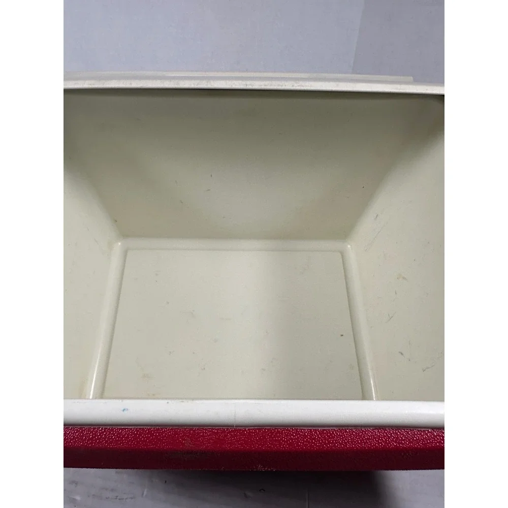 Vintage Igloo Playmate Cooler 7Up Cherry 7Up Gold Soda Advertising Red‎ White